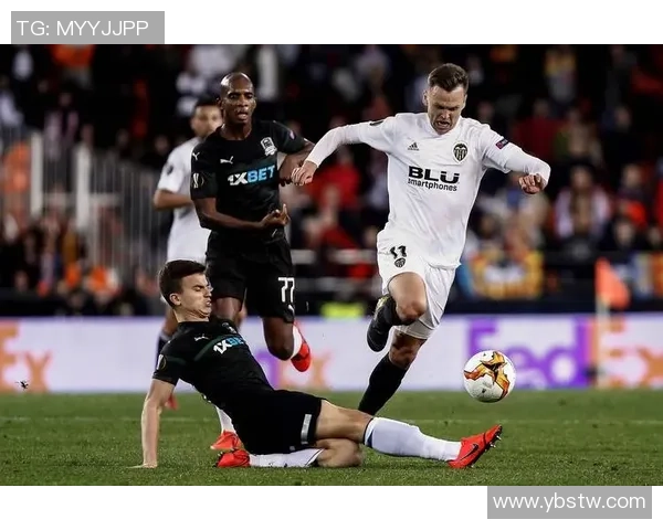 全球顶级足球俱乐部竞相出价探秘球星招募费用背后的金钱博弈 全球顶级足球俱乐部竞相出价探秘球星招募费用背后的金钱博弈